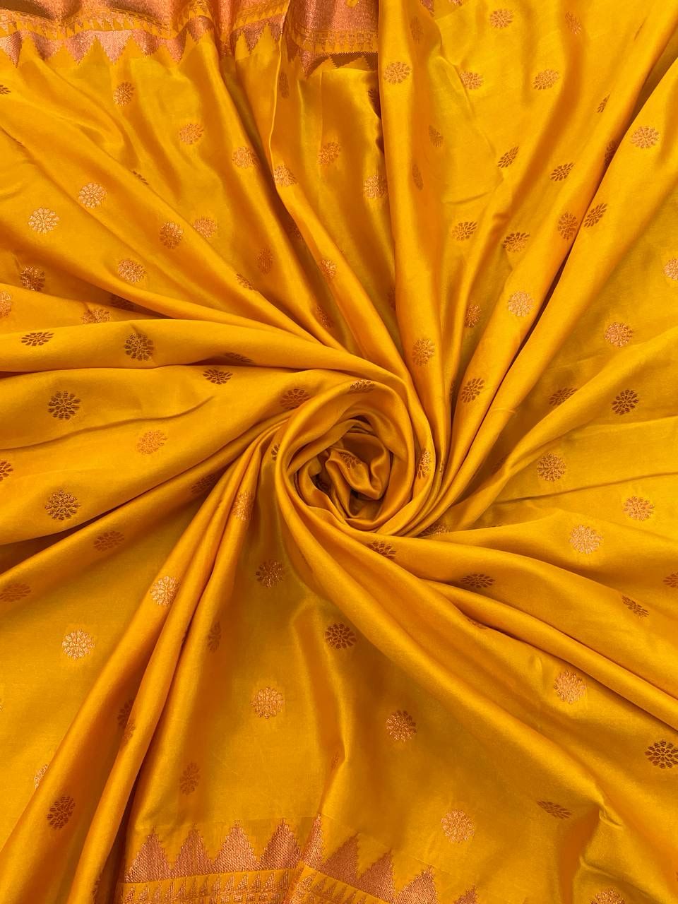 Divine Yellow Color Paithani Silk Saree With Blouse Piece