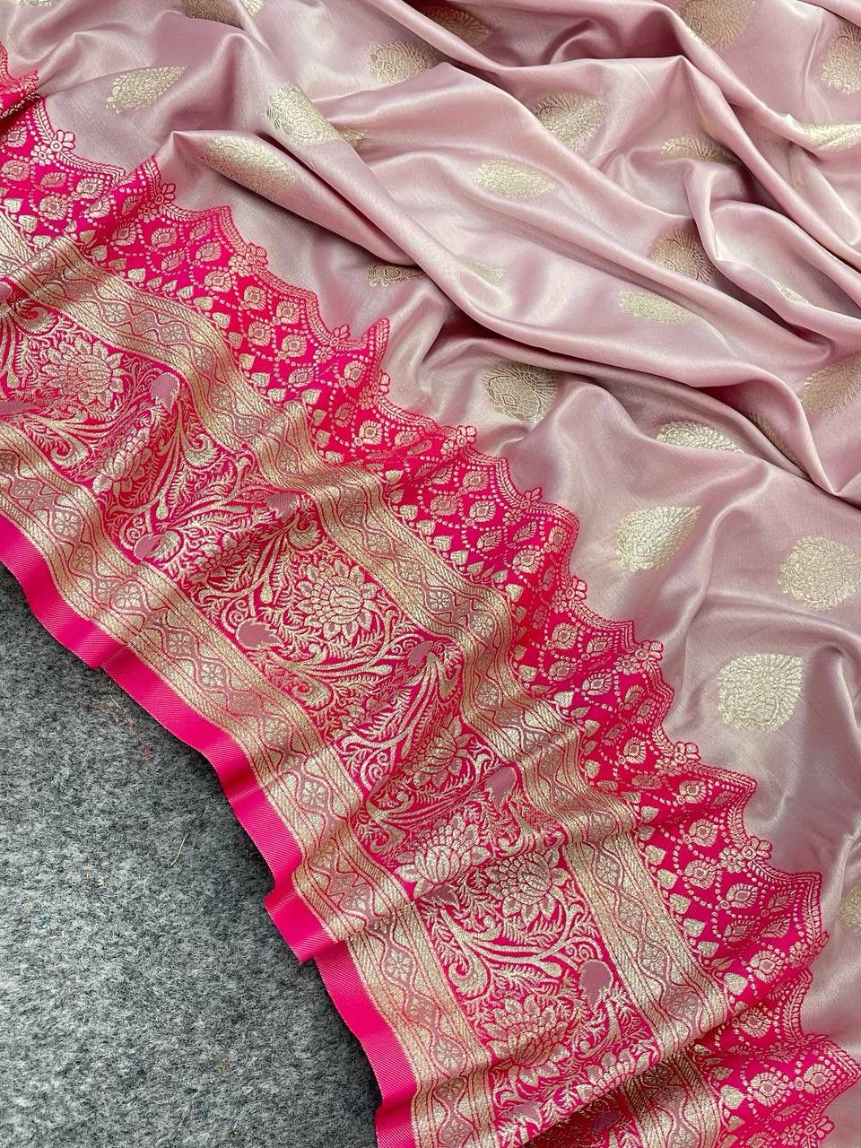 Twinkling Baby Pink Color Banarasi Soft Silk Saree With Blouse Piece