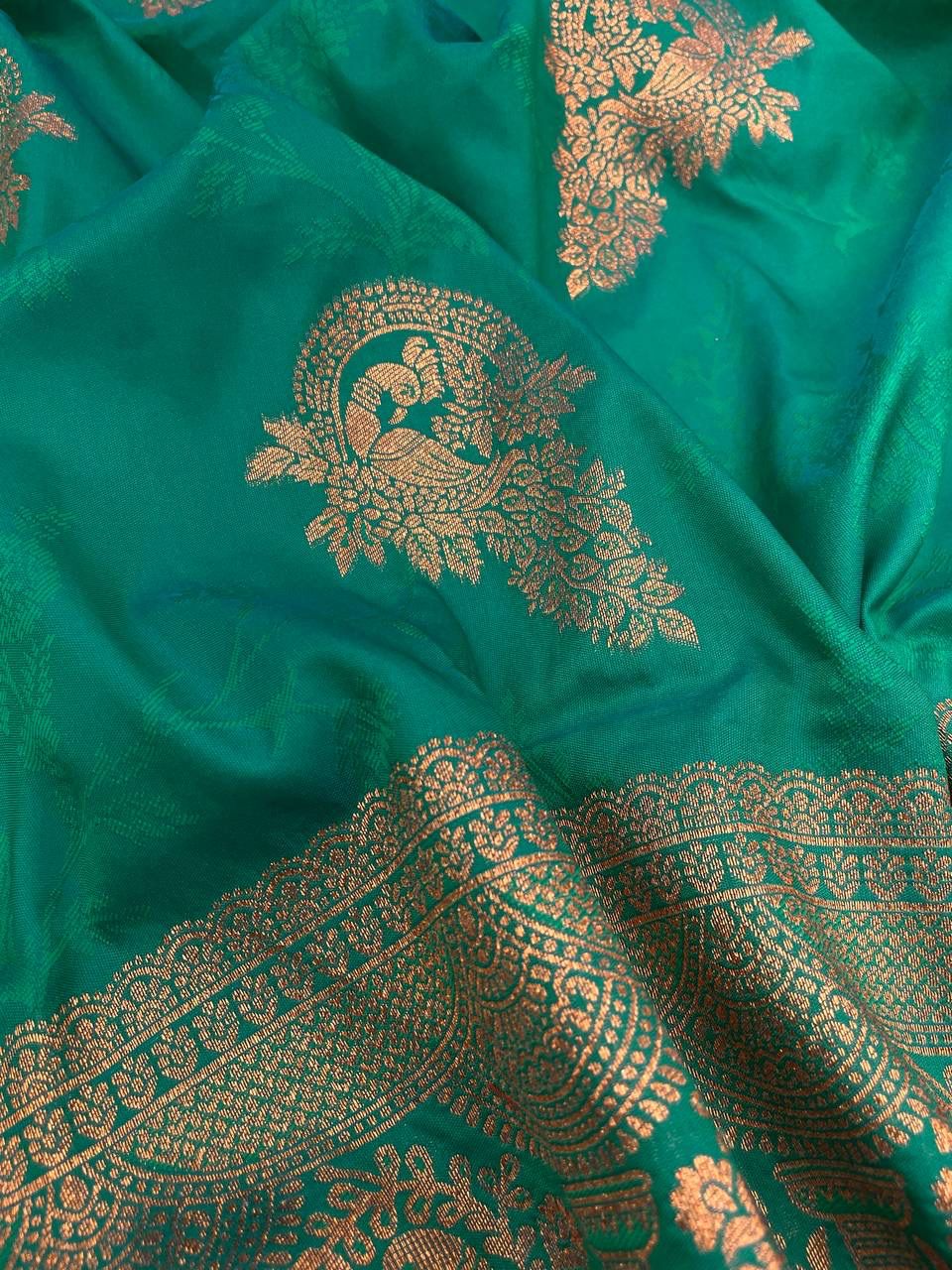 Graceful Turquoise Blue Color Banarasi Soft Silk Saree With Blouse Piece