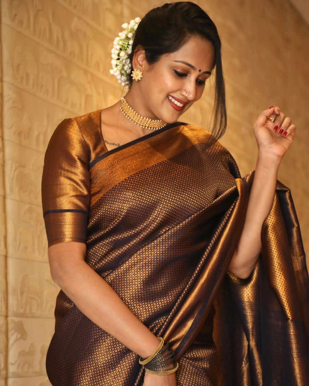 Enrapturing Black Color Kanjivaram Silk Saree With Blouse Piece