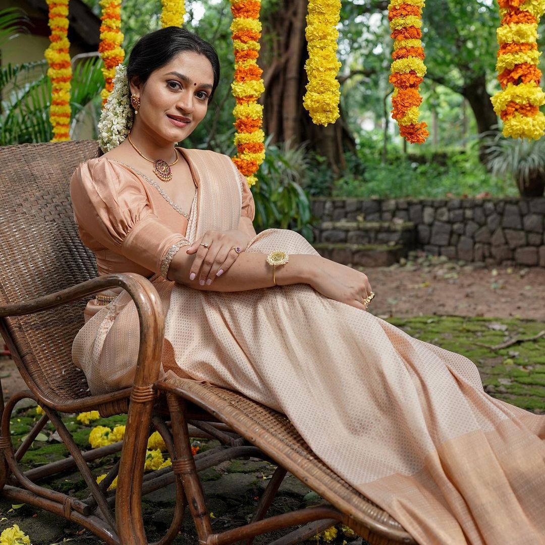 Serene Cream Color Kanjivaram Silk Saree With Blouse Piece