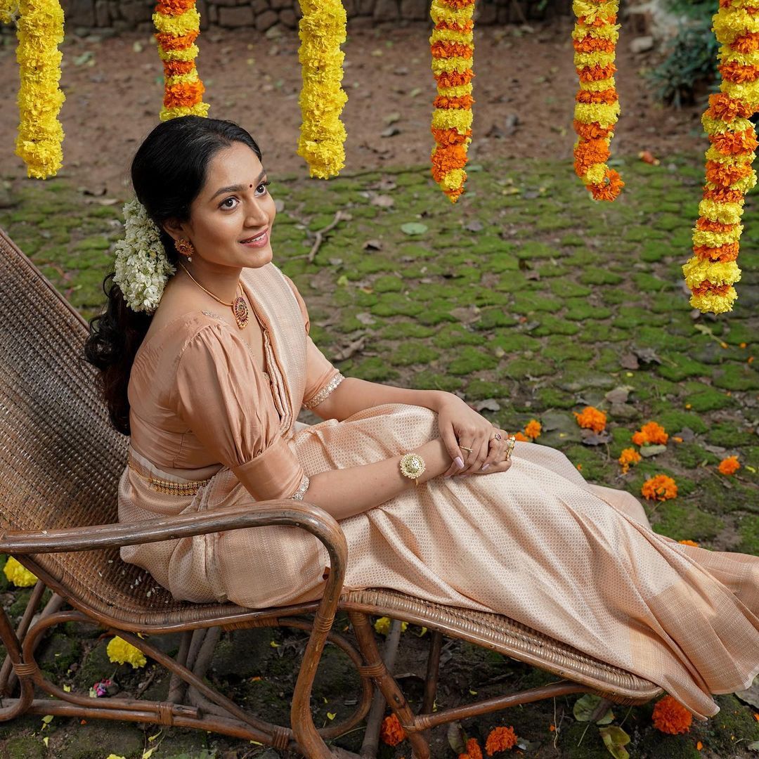 Serene Cream Color Kanjivaram Silk Saree With Blouse Piece