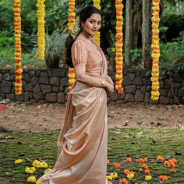 Serene Cream Color Kanjivaram Silk Saree With Blouse Piece