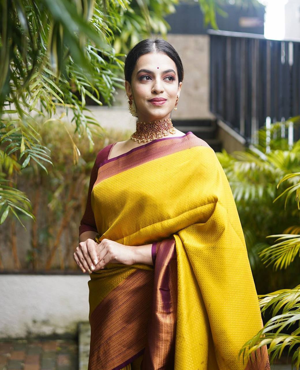 Mesmerizing Golden Color Kanjivaram Silk Saree With Blouse Piece