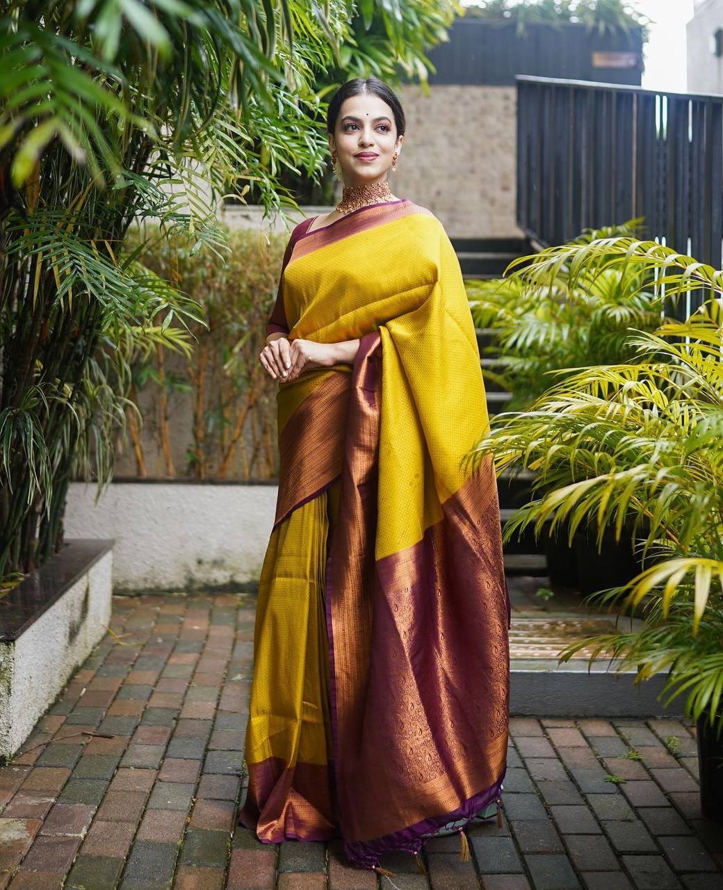 Mesmerizing Golden Color Kanjivaram Silk Saree With Blouse Piece