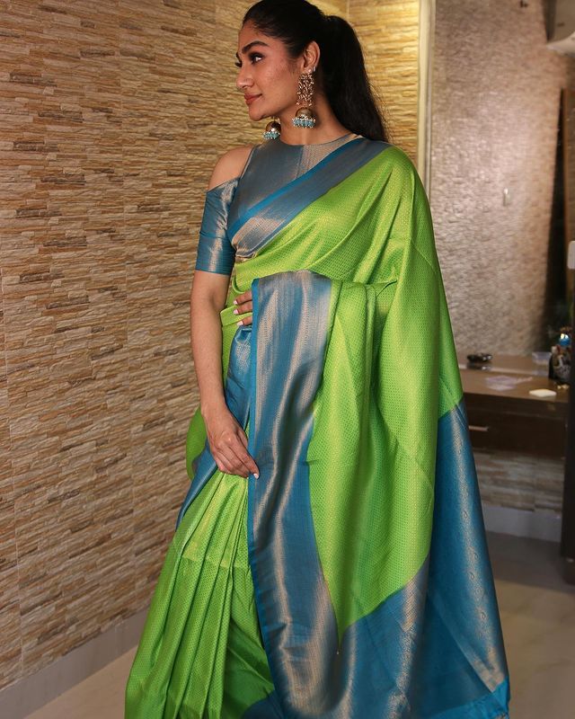 Angelic Parrot Green Color Soft Kanjivaram Silk Saree With Blouse Piece