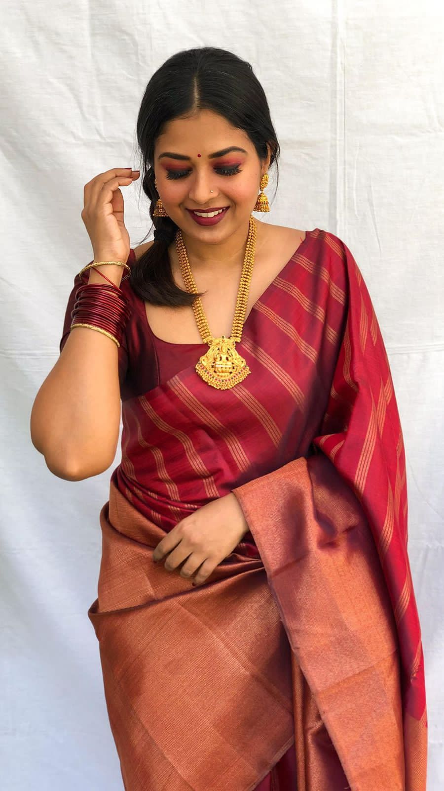 Divine Maroon Color Banarasi Soft Silk Saree With Blouse Piece