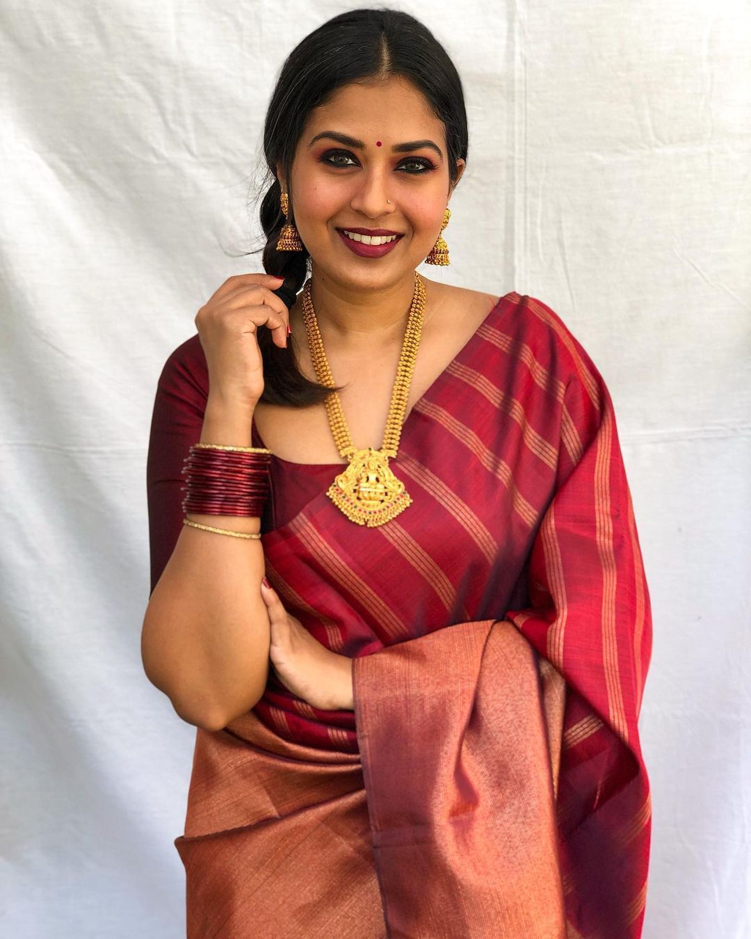 Divine Maroon Color Banarasi Soft Silk Saree With Blouse Piece