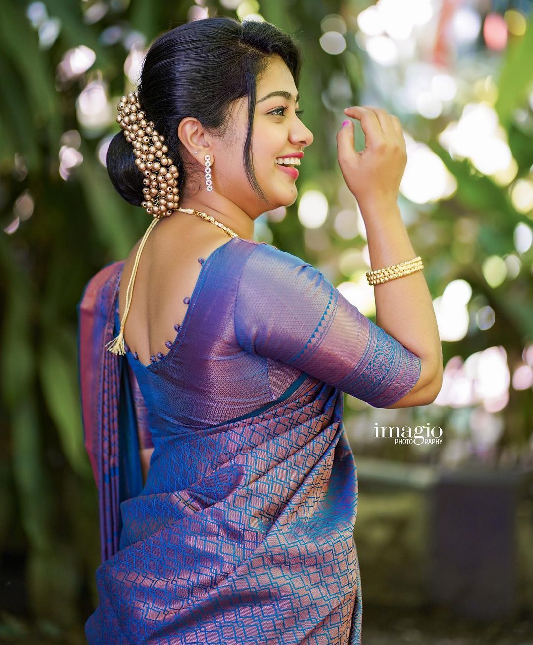 Captivating Blue Color Soft Lichi Silk Saree With Blouse Piece