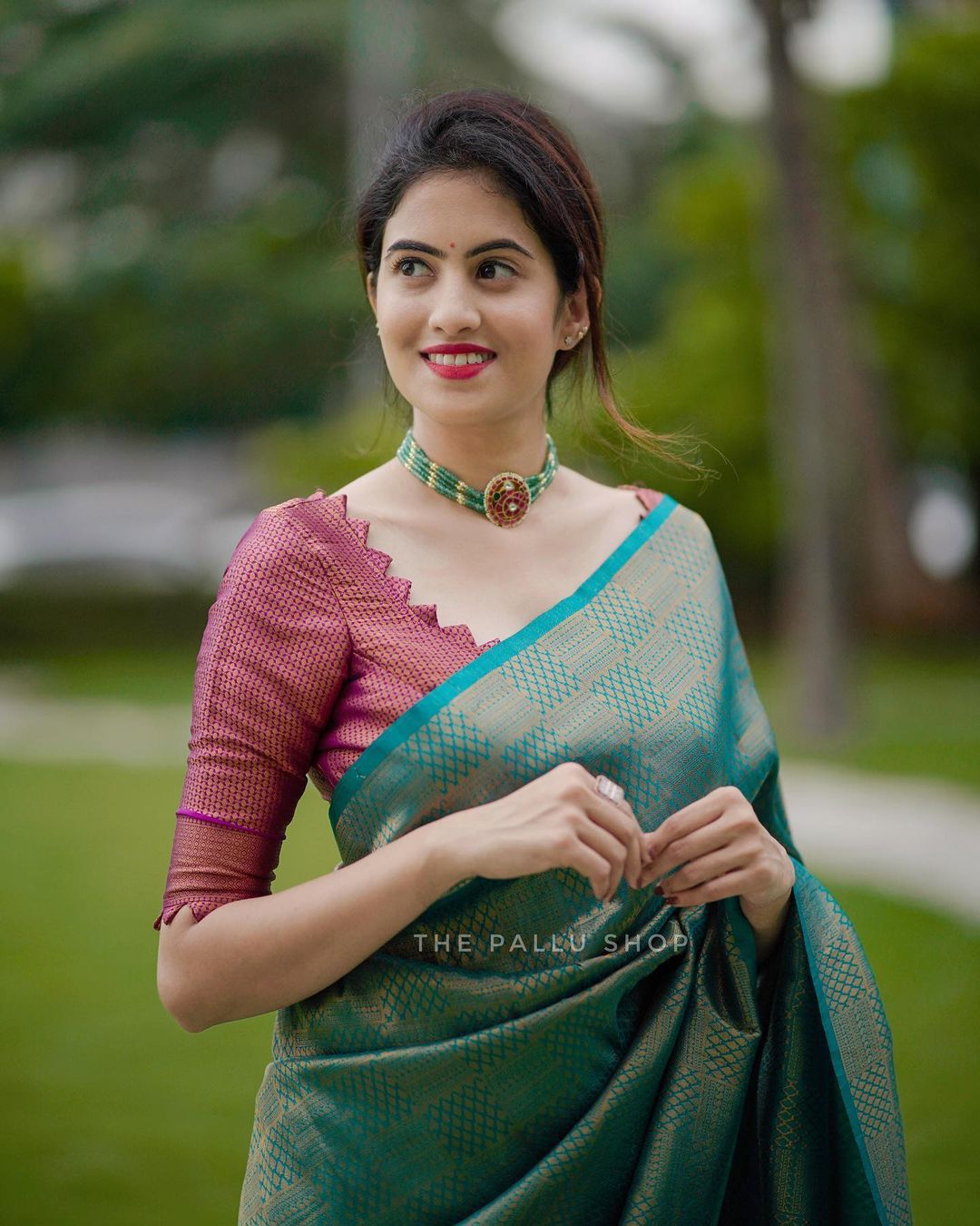 Resplendent Rama Green Color Soft Lichi Silk Saree With Blouse Piece