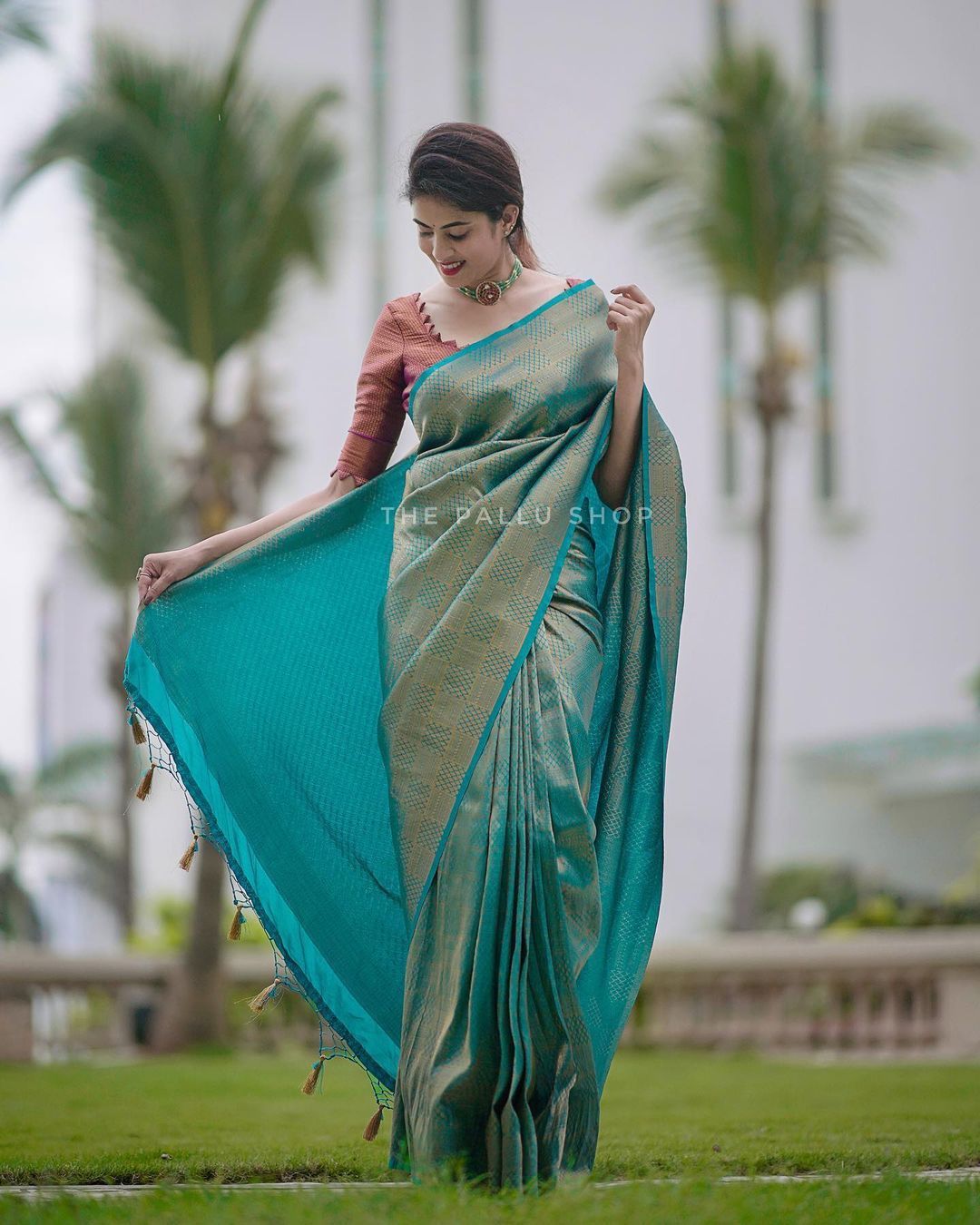 Resplendent Rama Green Color Soft Lichi Silk Saree With Blouse Piece