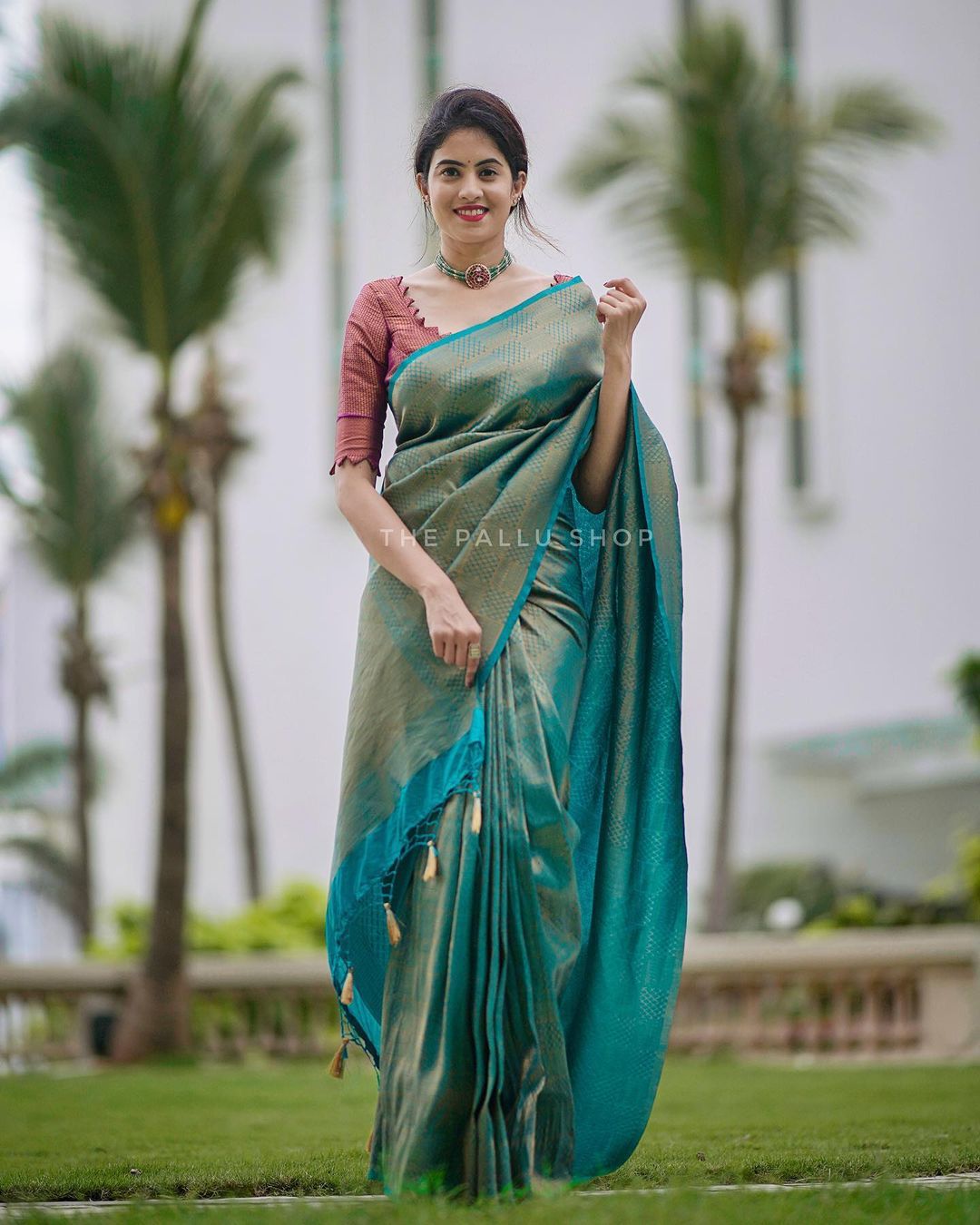 Resplendent Rama Green Color Soft Lichi Silk Saree With Blouse Piece