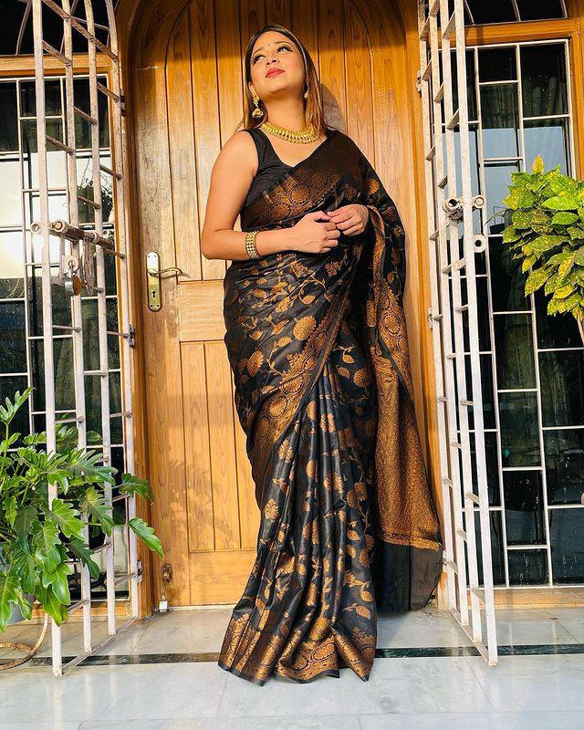 Picturesque Black Color Banarasi Soft Silk Saree With Blouse Piece