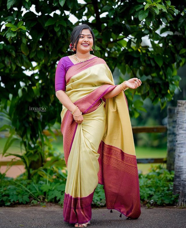 Alluring Sea Green Color Soft Lichi Silk Saree With Blouse Piece