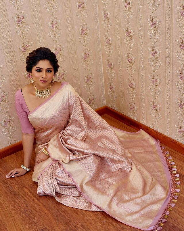 Brilliant Baby Pink Color Soft Lichi Silk Saree With Blouse Piece