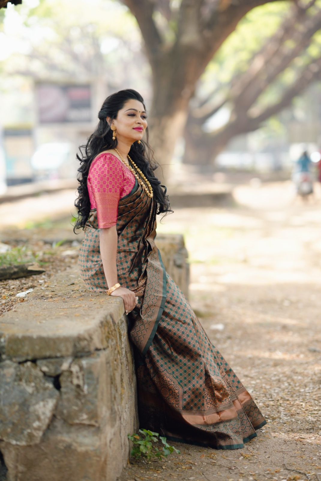 Lustrous Green Color Soft Lichi Silk Saree With Blouse Piece