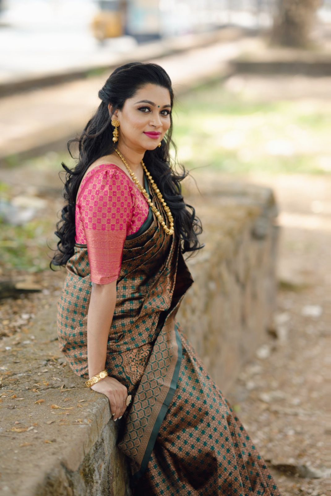 Lustrous Green Color Soft Lichi Silk Saree With Blouse Piece