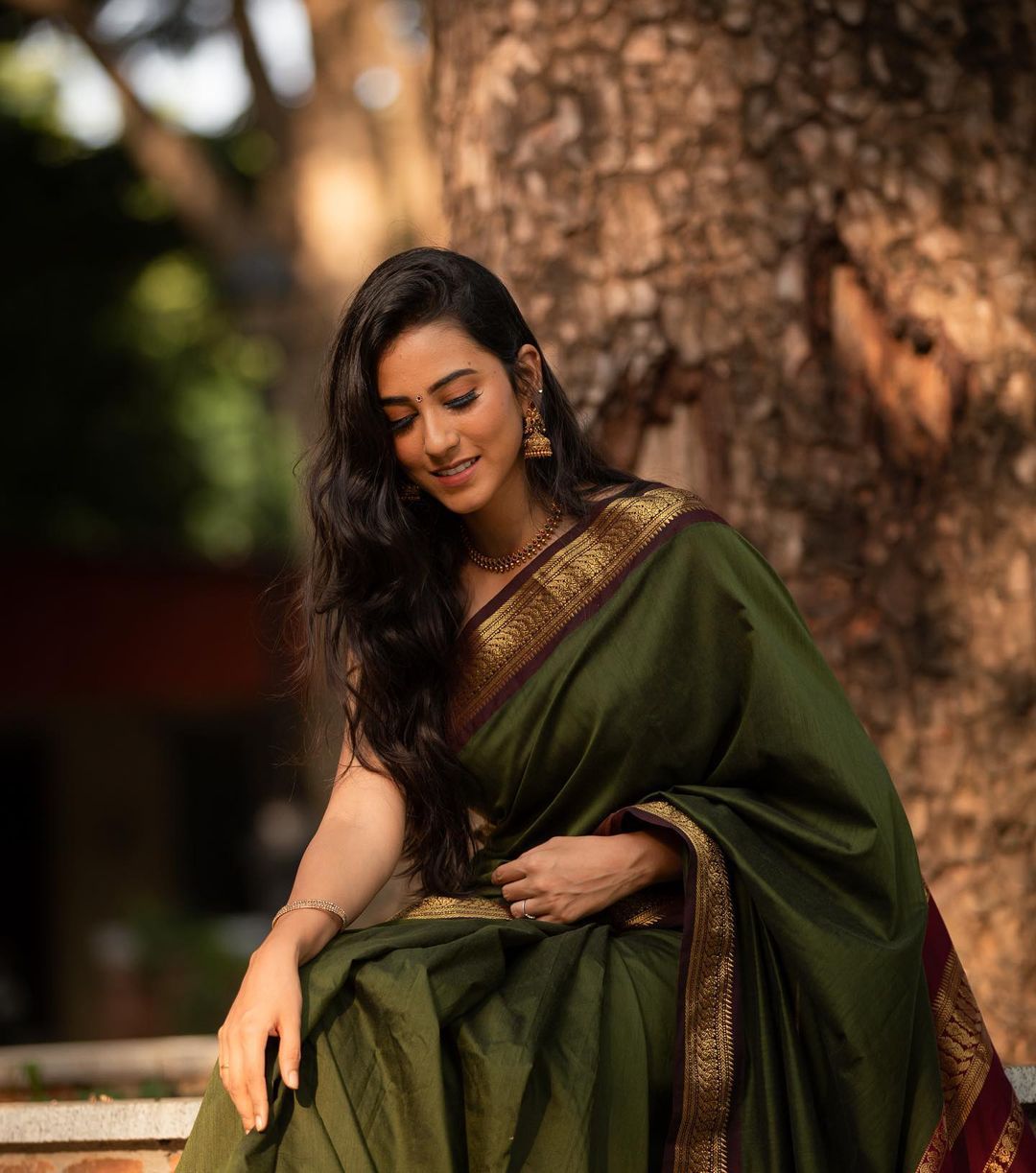 Mesmerizing Green Color Banarasi Soft Silk Saree With Blouse Piece