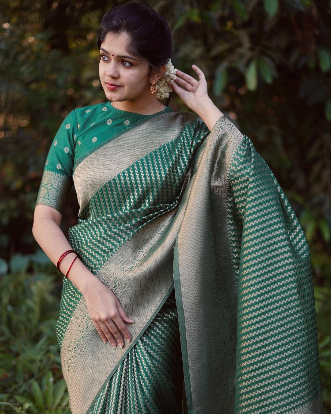 Scintillating Green Color Soft Lichi Silk Saree With Blouse Piece