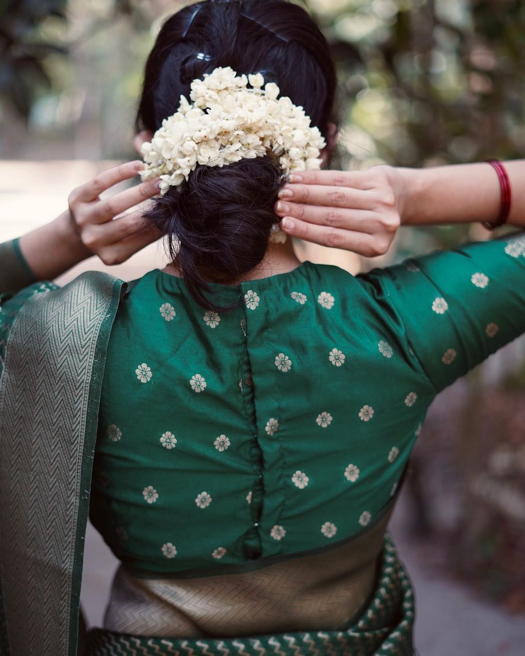 Scintillating Green Color Soft Lichi Silk Saree With Blouse Piece