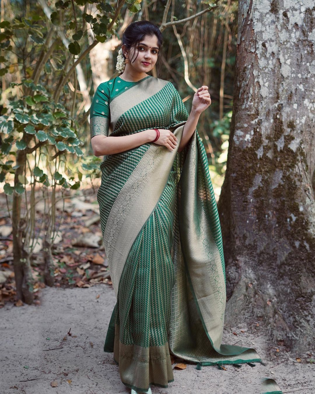 Scintillating Green Color Soft Lichi Silk Saree With Blouse Piece