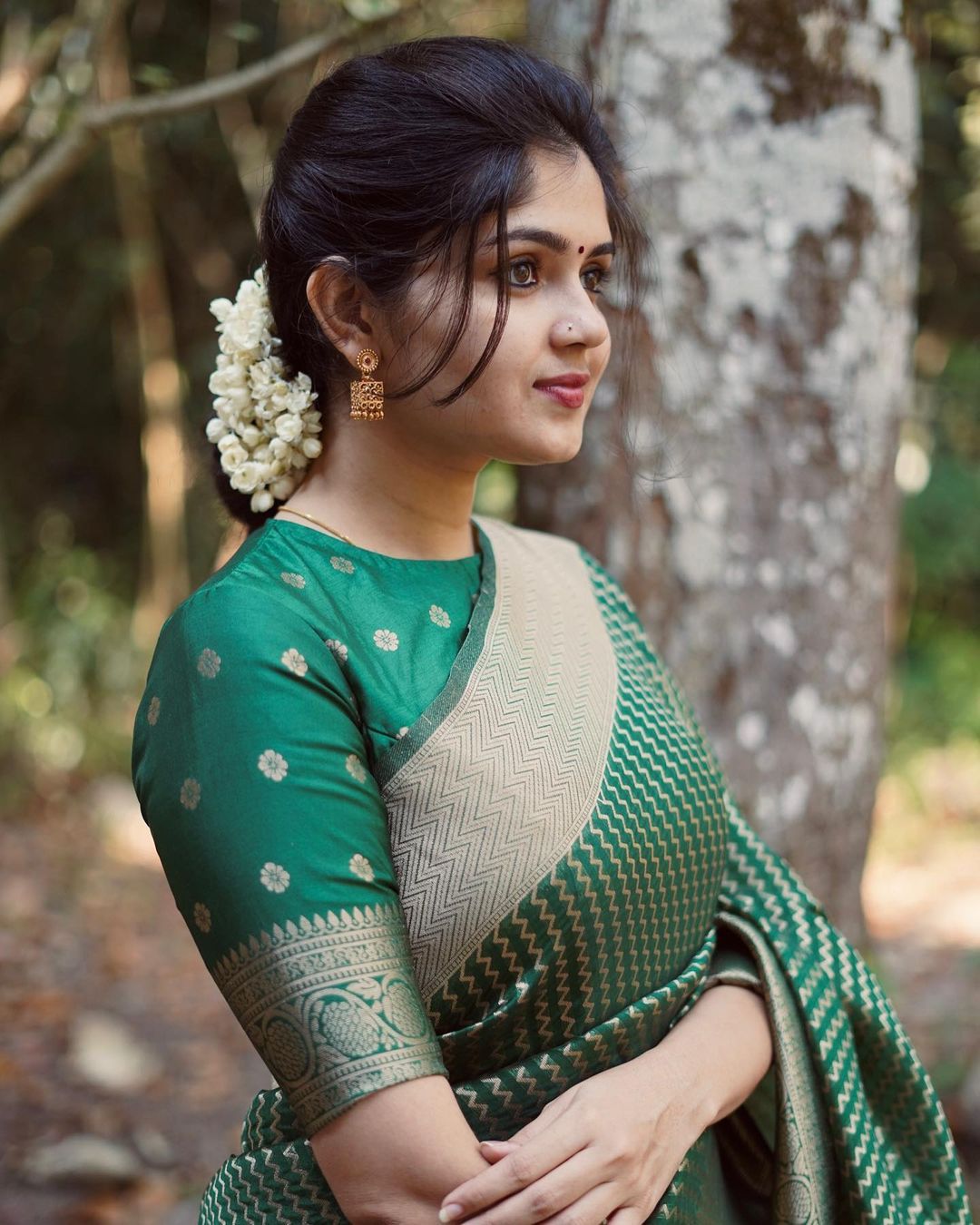 Scintillating Green Color Soft Lichi Silk Saree With Blouse Piece