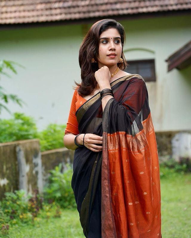 Lively Black Color Soft Lichi Silk Saree With Blouse Piece