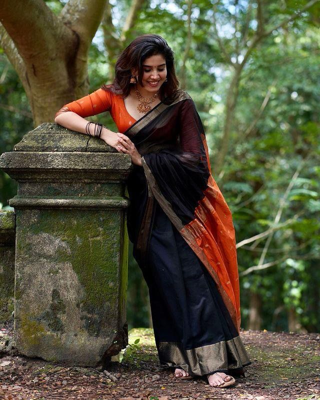 Lively Black Color Soft Lichi Silk Saree With Blouse Piece