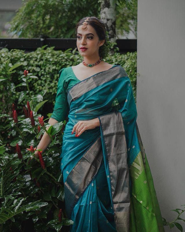 Enthralling Rama Green Color Soft Lichi Silk Saree With Blouse Piece