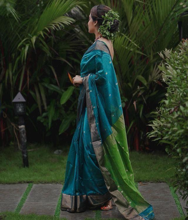 Enthralling Rama Green Color Soft Lichi Silk Saree With Blouse Piece