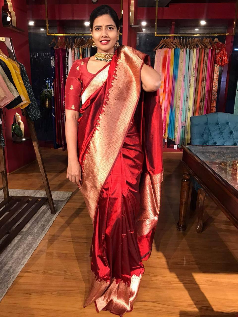 Inviting Red Color Soft Lichi Silk Saree With Blouse Piece