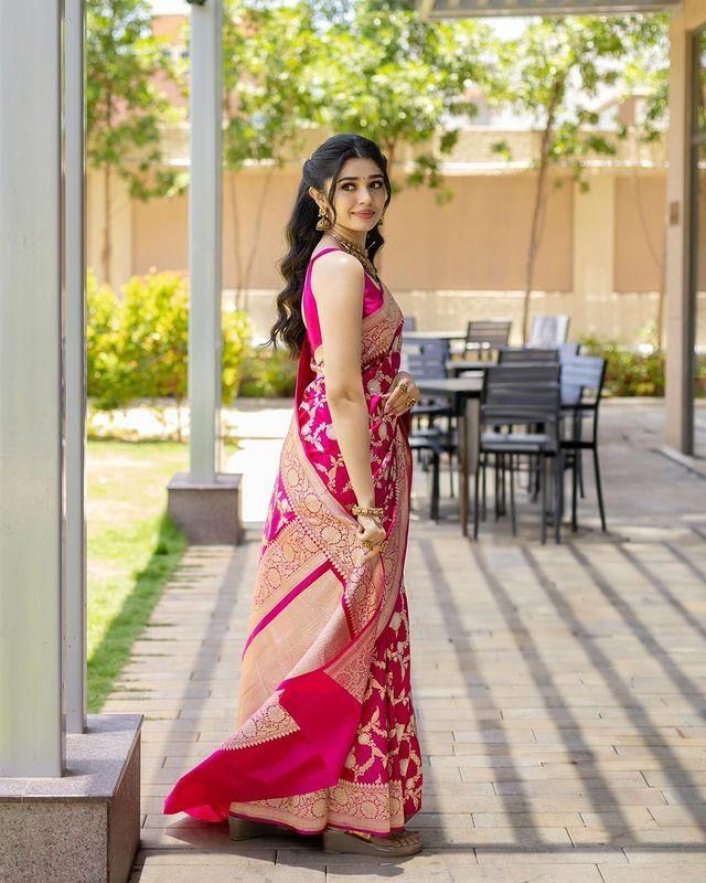 Majestic Dark Pink Color Soft Lichi Silk Saree With Blouse Piece