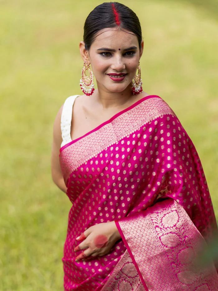 Animated Dark Pink Color Soft Lichi Silk Saree With Blouse Piece