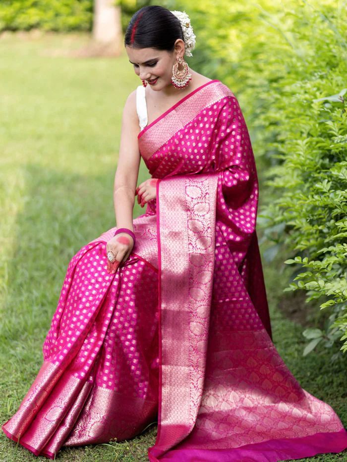 Animated Dark Pink Color Soft Lichi Silk Saree With Blouse Piece