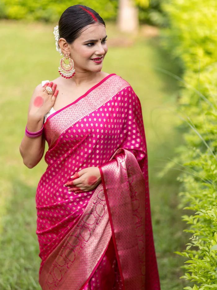 Animated Dark Pink Color Soft Lichi Silk Saree With Blouse Piece