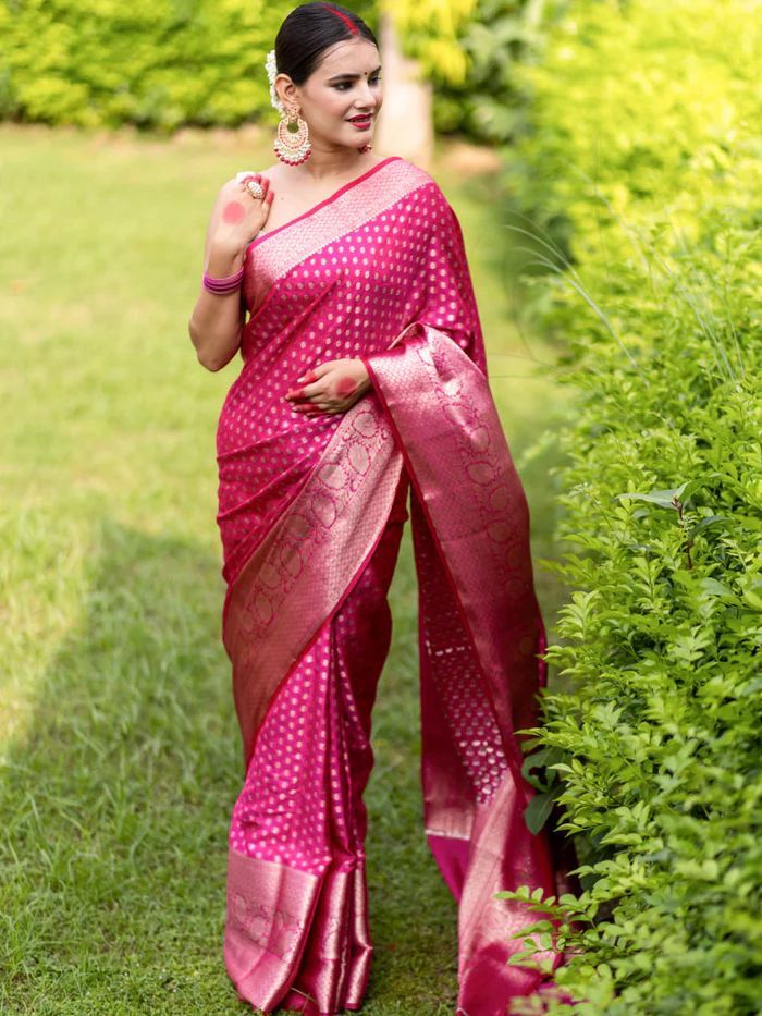 Animated Dark Pink Color Soft Lichi Silk Saree With Blouse Piece