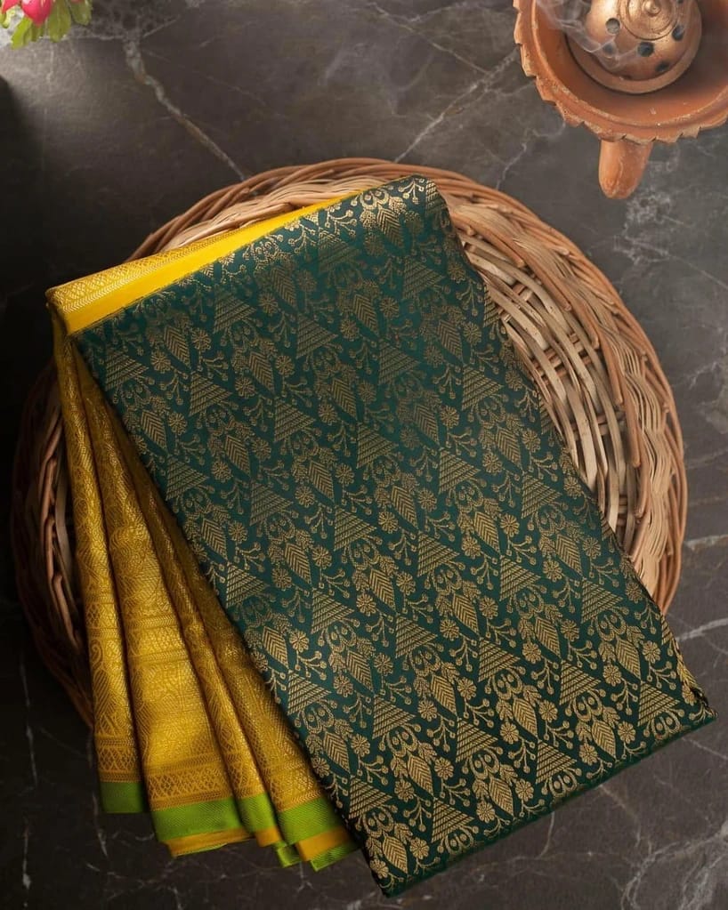 Captivating Green Color Banarasi Soft Silk Saree With Blouse Piece