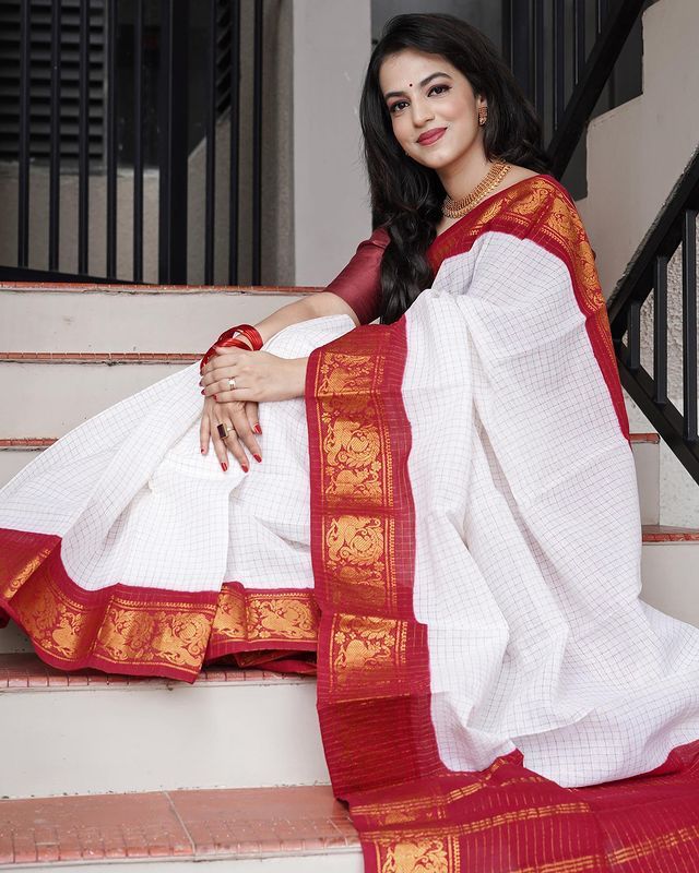 Captivating Off White Color Banarasi Soft Silk Saree With Blouse Piece