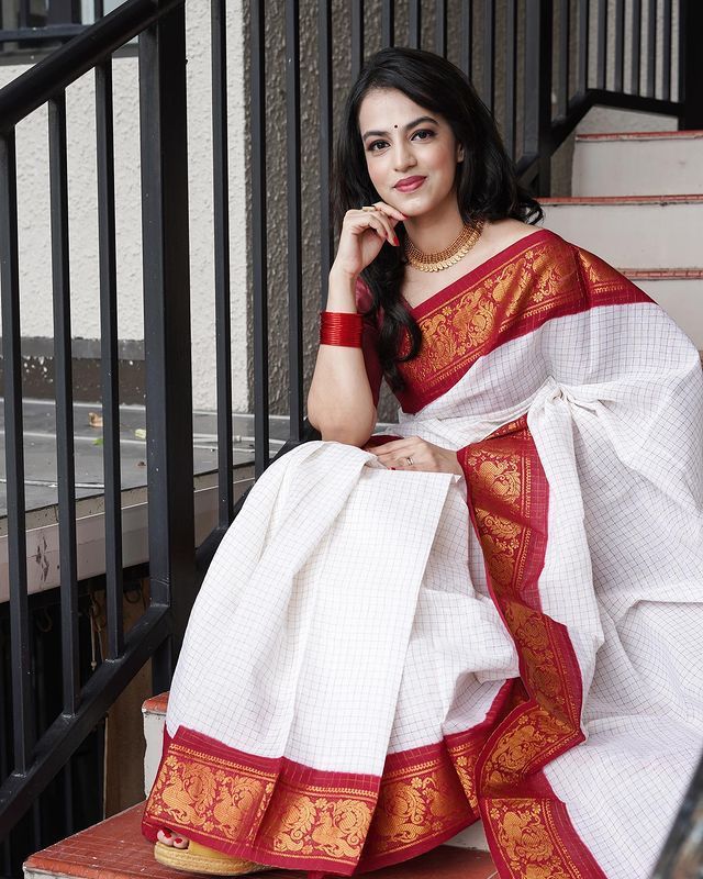 Captivating Off White Color Banarasi Soft Silk Saree With Blouse Piece