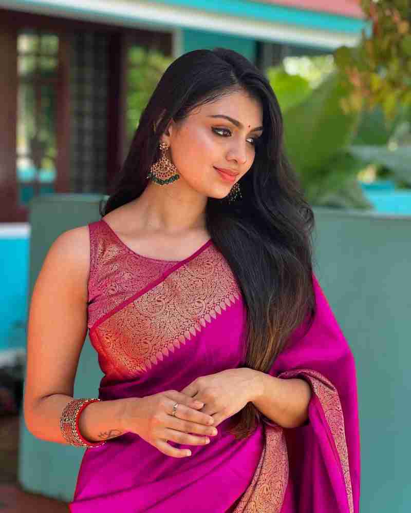 Enchanting Dark Pink Color Soft Lichi Silk Saree With Blouse Piece