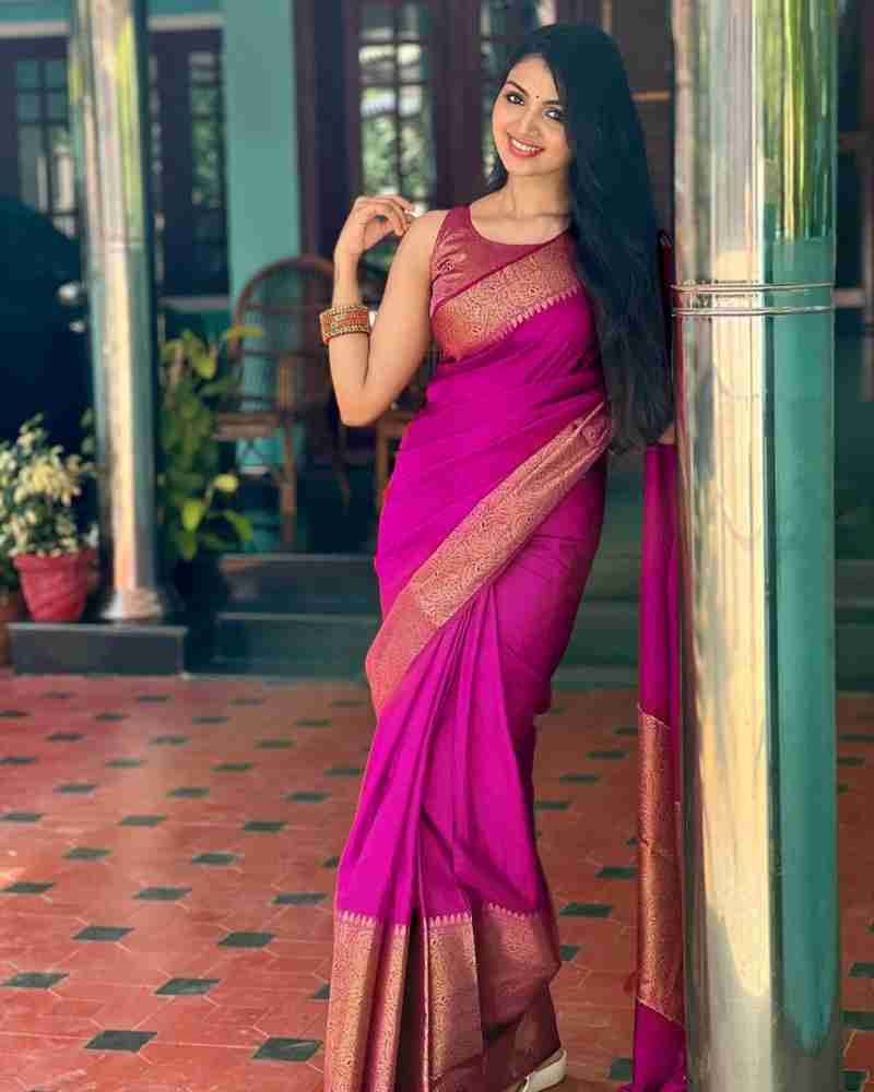 Enchanting Dark Pink Color Soft Lichi Silk Saree With Blouse Piece