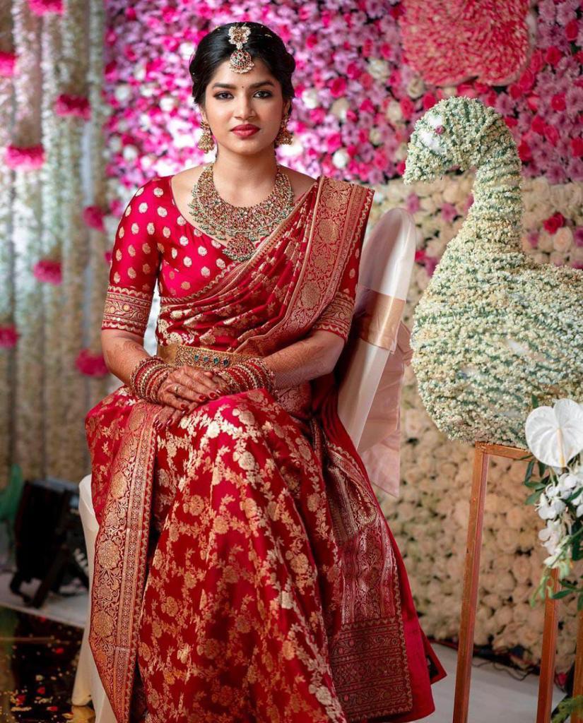 Enthralling Red Color Banarasi Soft Silk Saree With Blouse Piece