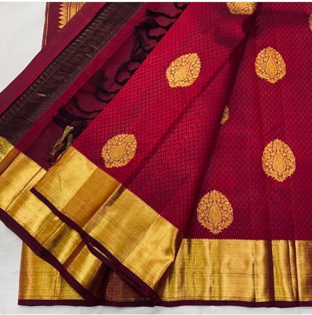 Enrapturing Maroon Color Banarasi Soft Silk Saree With Blouse Piece