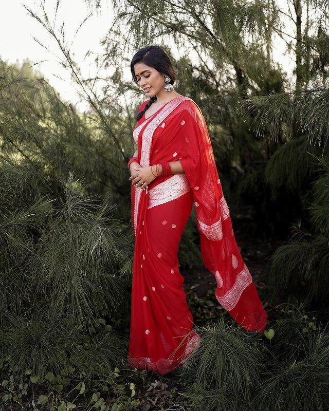 Divine Red Color Soft Lichi Silk Saree With Blouse Piece