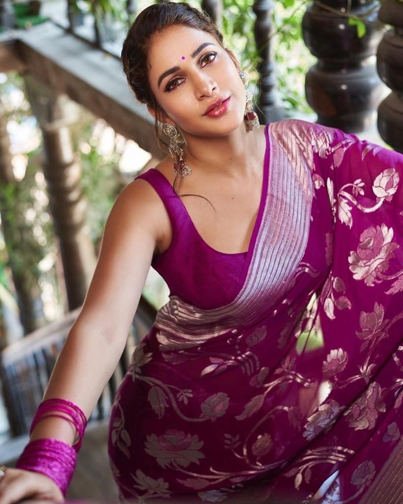 Breathtaking Purple Color Banarasi Silk Saree With Blouse Piece