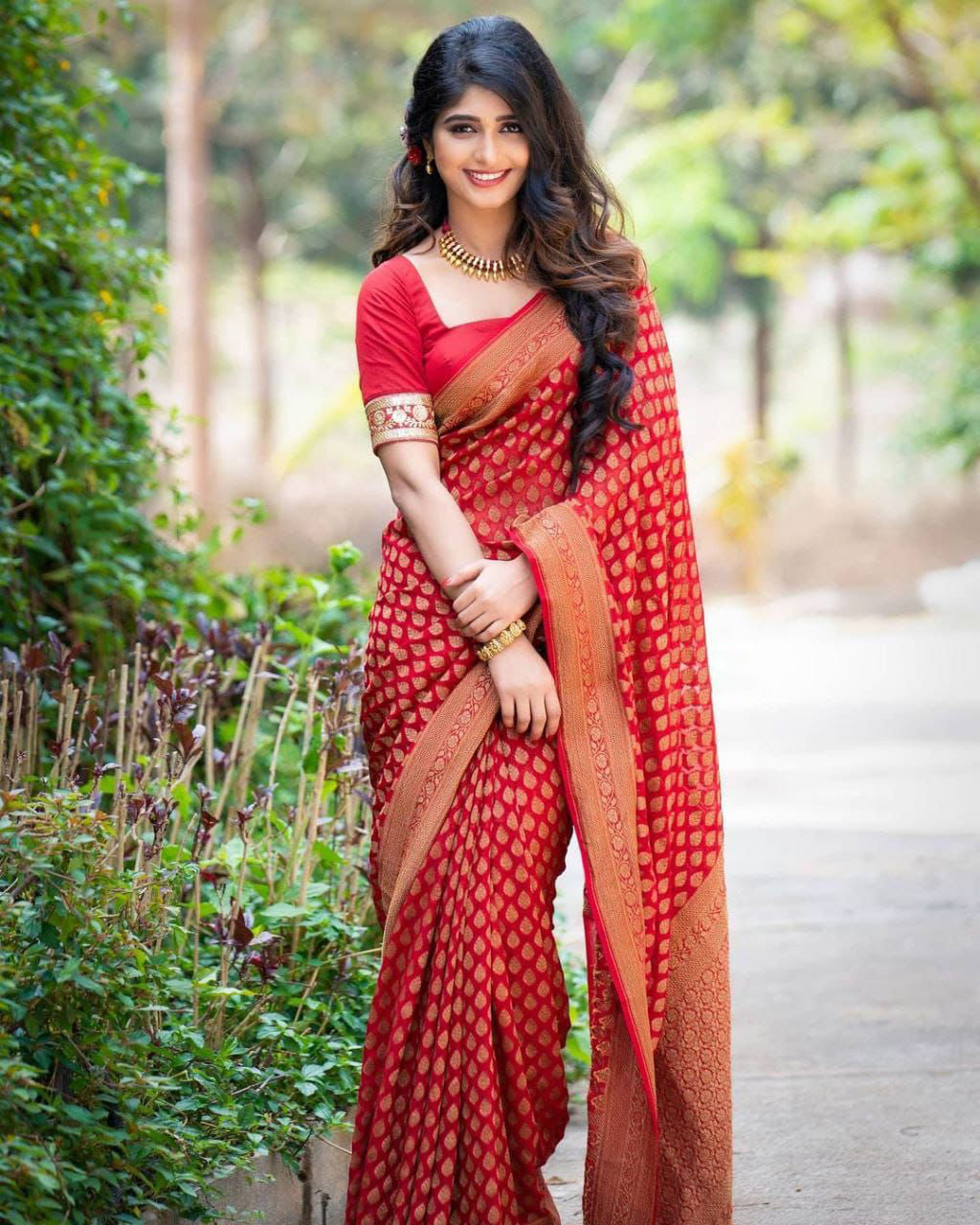 Glamorous Red Color Soft Lichi Silk Saree With Blouse Piece