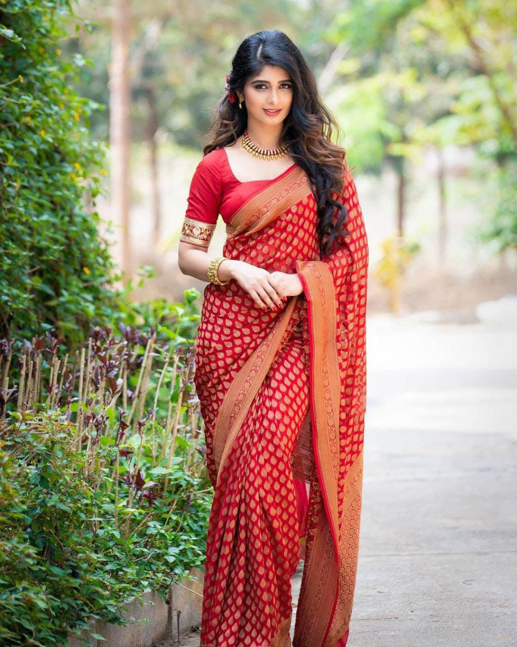 Glamorous Red Color Soft Lichi Silk Saree With Blouse Piece