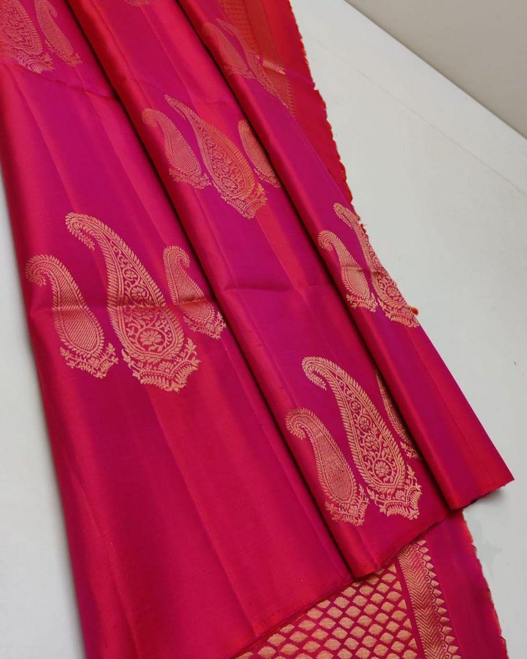 Divine Dark Pink Color Soft Lichi Silk Saree With Blouse Piece