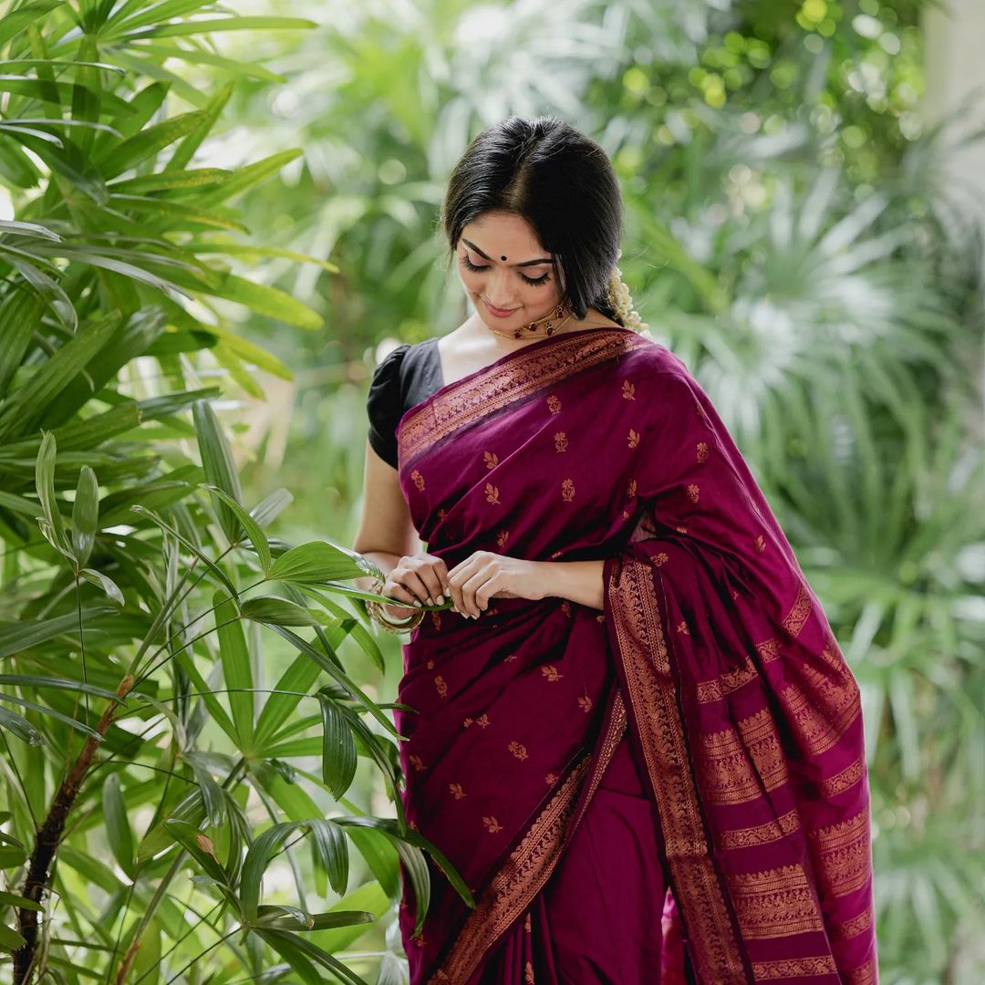 Gleam Purple Color Soft Lichi Silk Saree With Blouse Piece