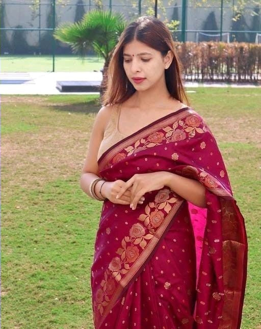 Enthralling Dark Pink Color Banarasi Soft Silk Saree With Blouse Piece